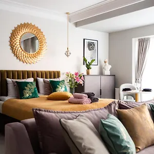  Apartment Golden Apartment, So Close To Rynek! Free Parking Included. Poland